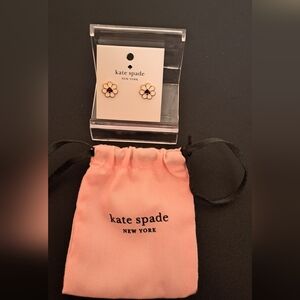 Kate Spade Gold&White Stud Earrings NWT, dust bag included.